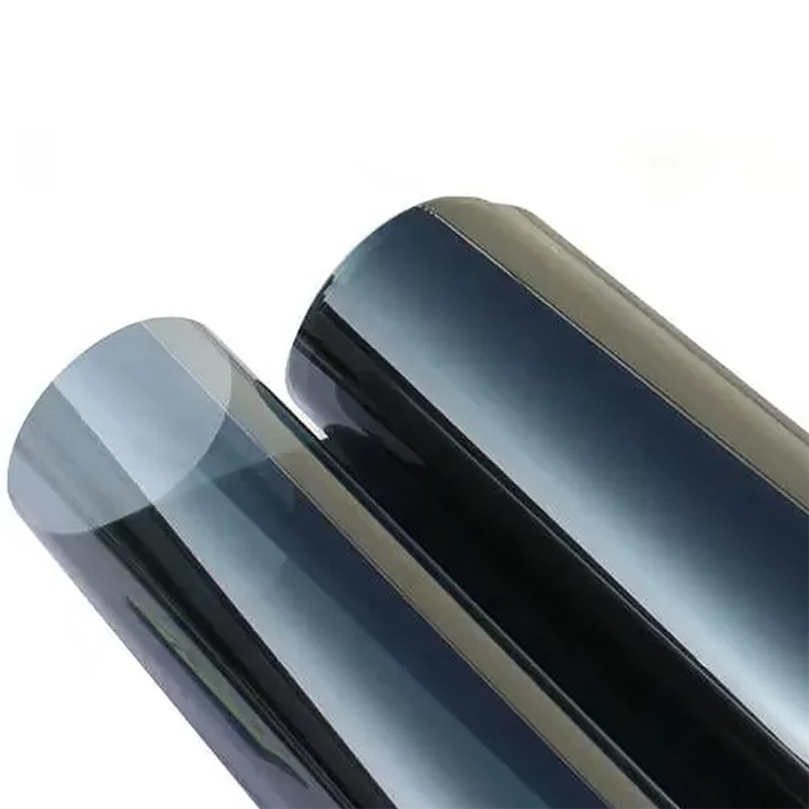 Nano material na primarni barvni PET foliji, ki odbija visoko toploto